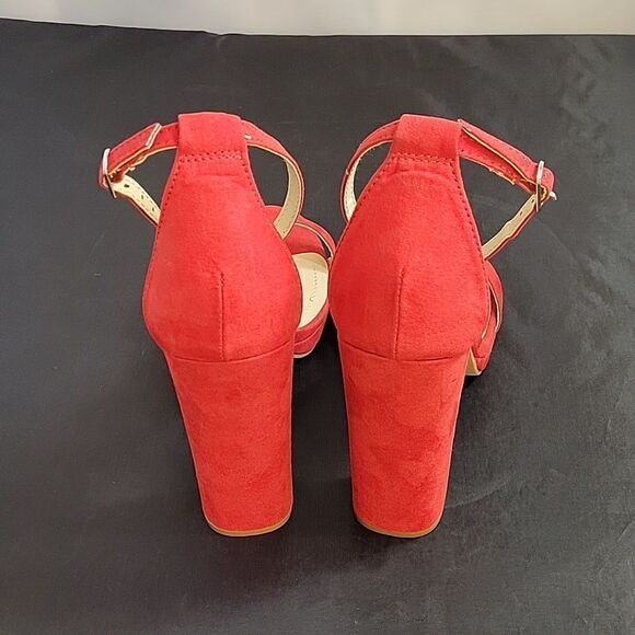 BRAND NEW WILD DIVA LOUNGS ADJUSTABLE BUCKLE ANKLE STRAP POINTED TOE HEEL SANDAL - Picture 7 of 16